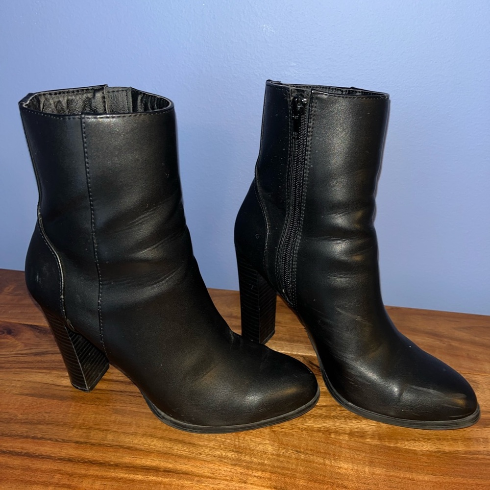 Women’s Black High Heel Ankle Boots - Classic Zip Closure